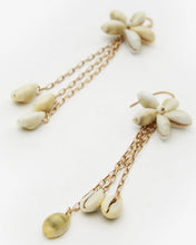 Load image into Gallery viewer, Seashell Pendant Noki Earrings Ecru
