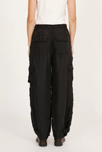 Load image into Gallery viewer, Wilshire Pants in Black
