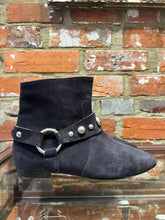 Load image into Gallery viewer, Siago Boots in Faded Black
