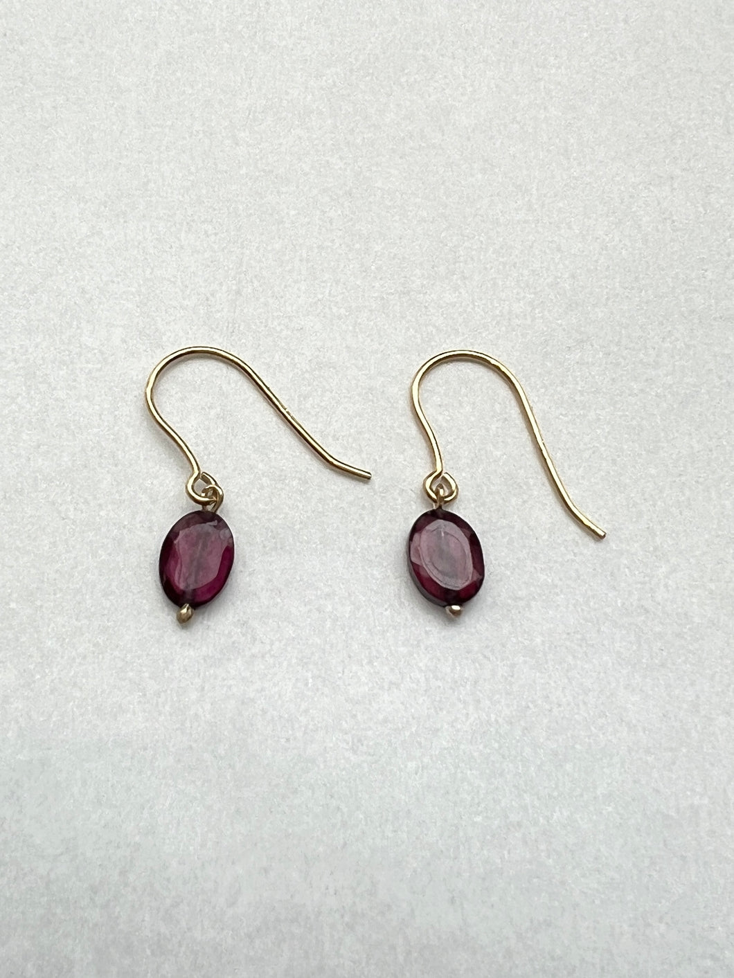 9ct Facet Oval Garnet Earrings in Gold