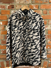 Load image into Gallery viewer, Harveli Coat in Black/Beige
