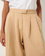 Load image into Gallery viewer, Rivera Trousers with Pleats in Jonc
