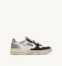 Load image into Gallery viewer, Super Vintage Low Top Trainers in Leather/White/Black/Silver
