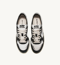 Load image into Gallery viewer, Super Vintage Low Top Trainers in Leather/White/Black/Silver
