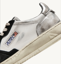 Load image into Gallery viewer, Super Vintage Low Top Trainers in Leather/White/Black/Silver
