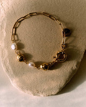 Load image into Gallery viewer, Koraa Pearl Bracelet Gold
