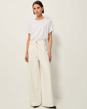 Load image into Gallery viewer, Dalt Pocket Jeans in White
