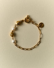 Load image into Gallery viewer, Koraa Pearl Bracelet Gold
