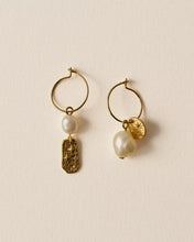 Load image into Gallery viewer, Soren Pearl Earrings Gold
