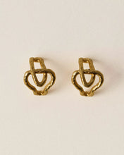 Load image into Gallery viewer, Tahaa R Earrings Gold
