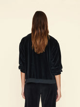 Load image into Gallery viewer, Oliver Sweatshirt in Black
